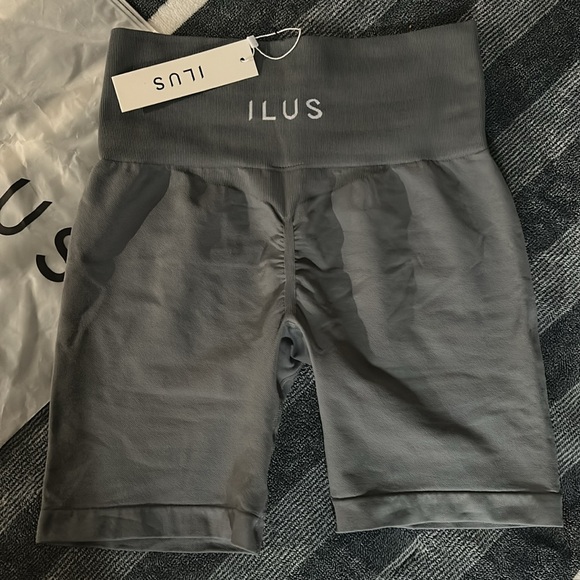 ILUS Seamlux Intensify shorts Large NWT - Picture 5 of 8